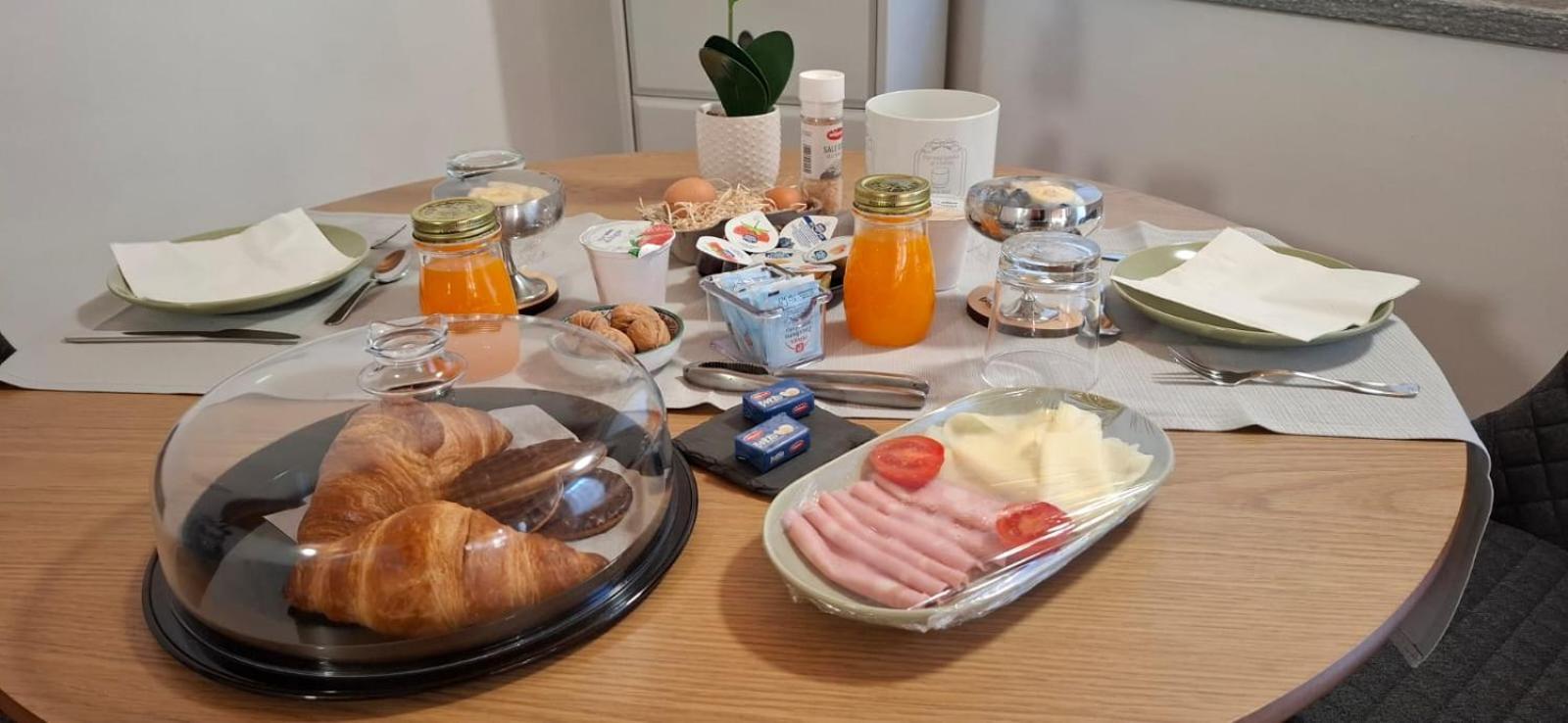 Le Farfalle Di Armeno Buitenkant foto